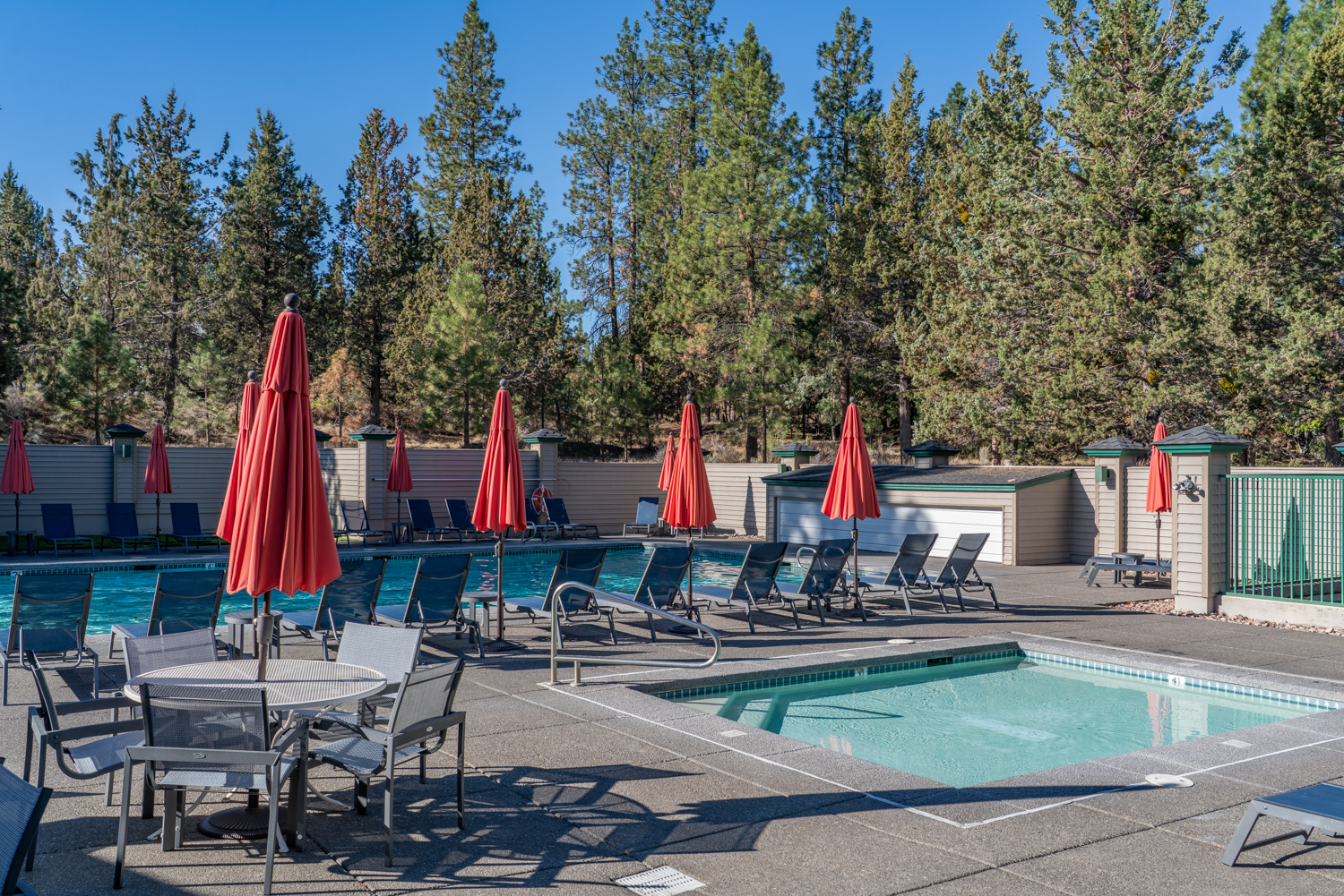 awbrey-glen-pool-club-amenities-bend-oregon.jp